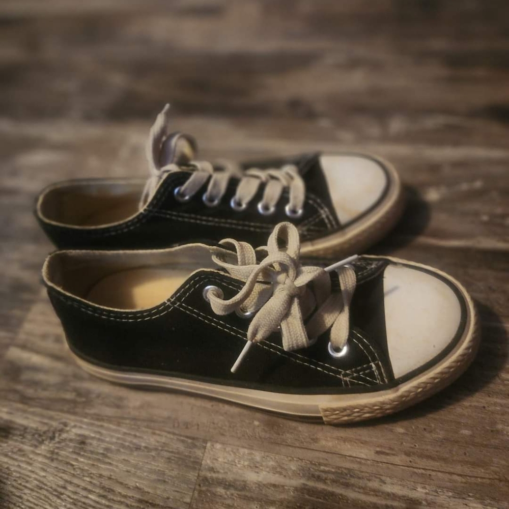 Girls sneakers